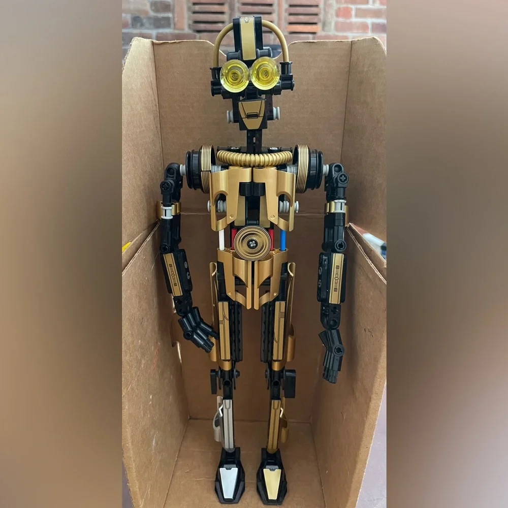 Lego Technic C-3PO Starwars 8007-1 Gold and Black Robot Figure - Picture 5 of 7
